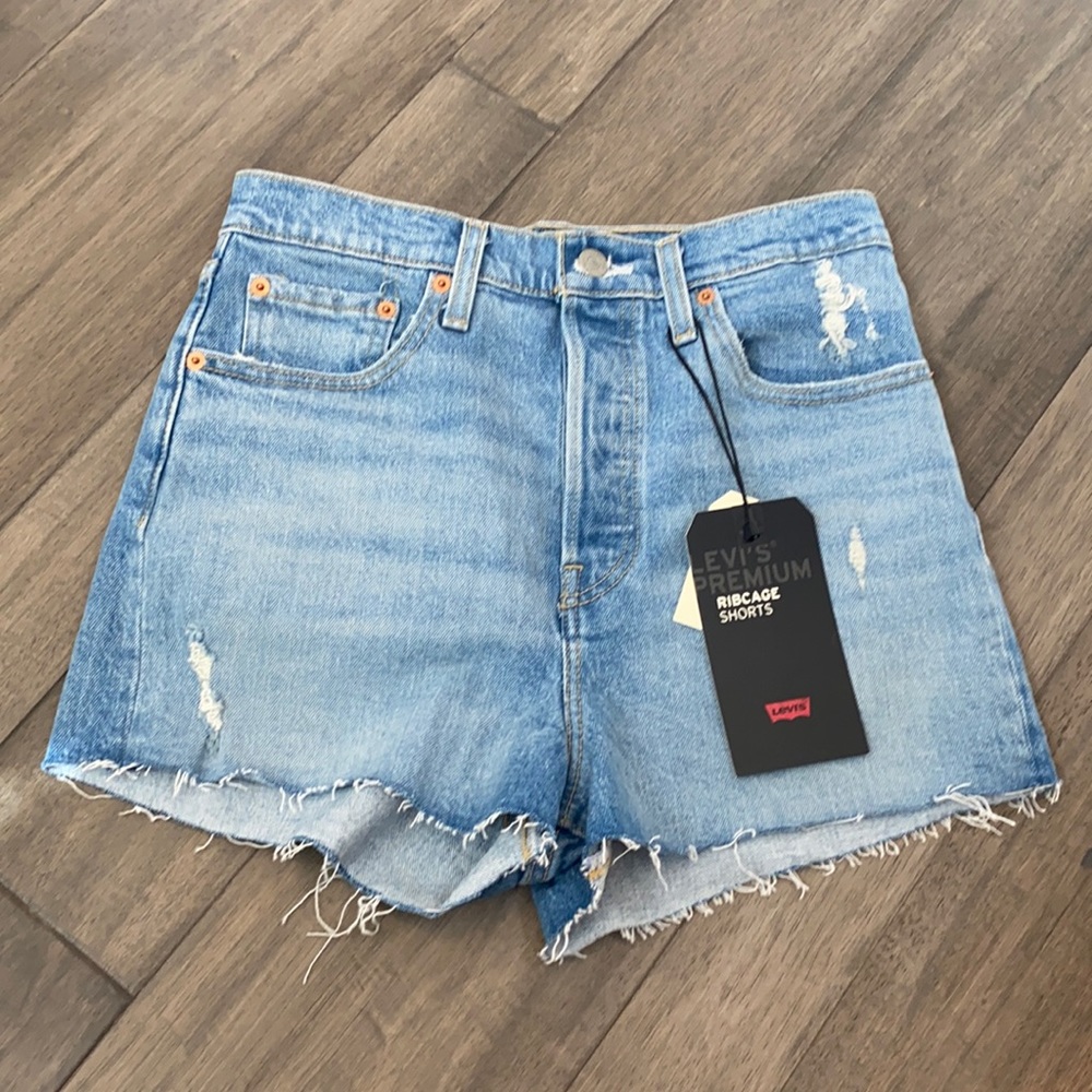 Levi’s Super High Rise Ribcage Shorts Sz 28